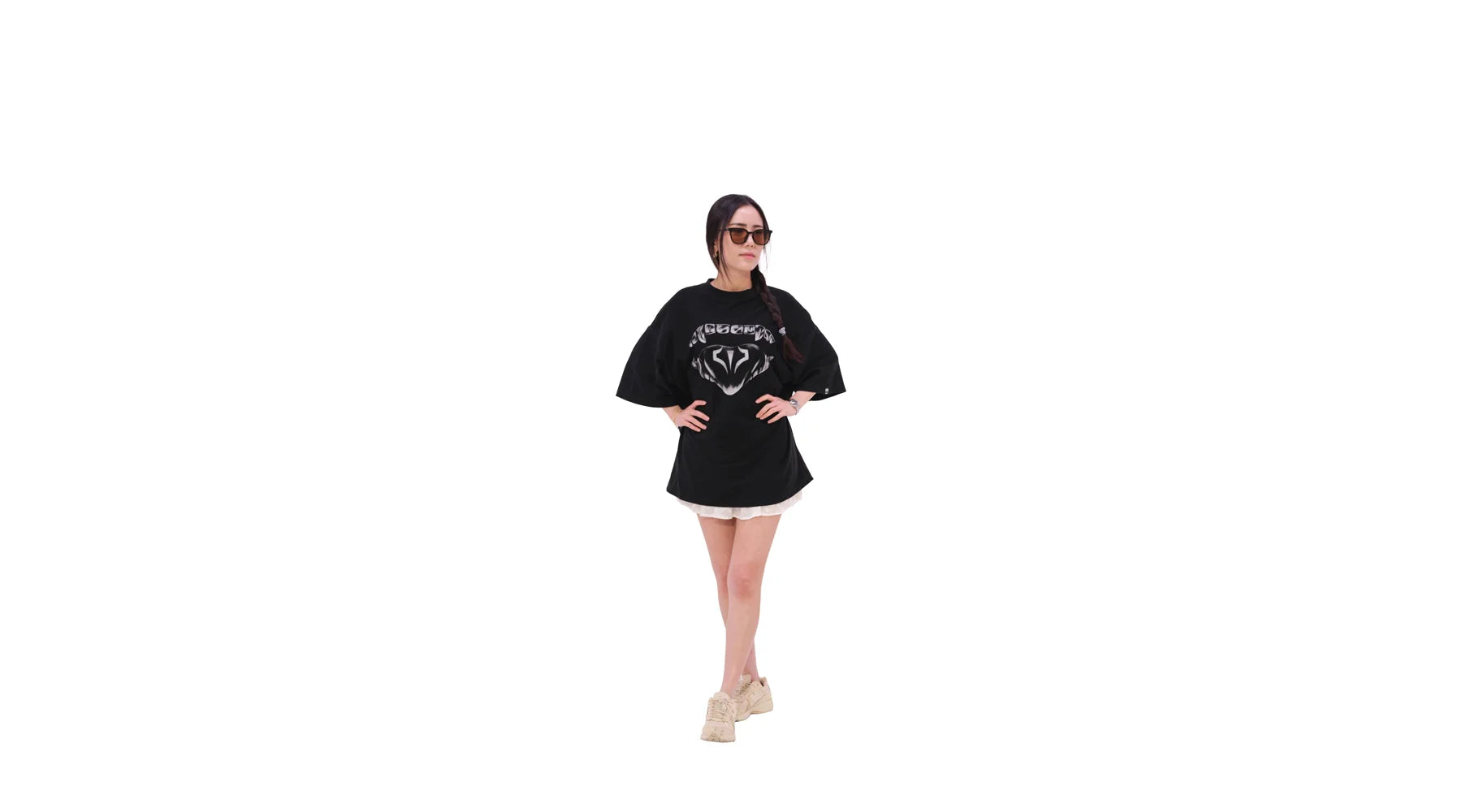 Front view of black oversized subtle anime t-shirt featuring Sukuna’s mouth motif from Jujutsu Kaisen, inspired by the curse mark on Yuji’s hand. Premium streetwear by NO1 Apparels, inspired by Sukuna from Jujutsu Kaisen, worn by female model.