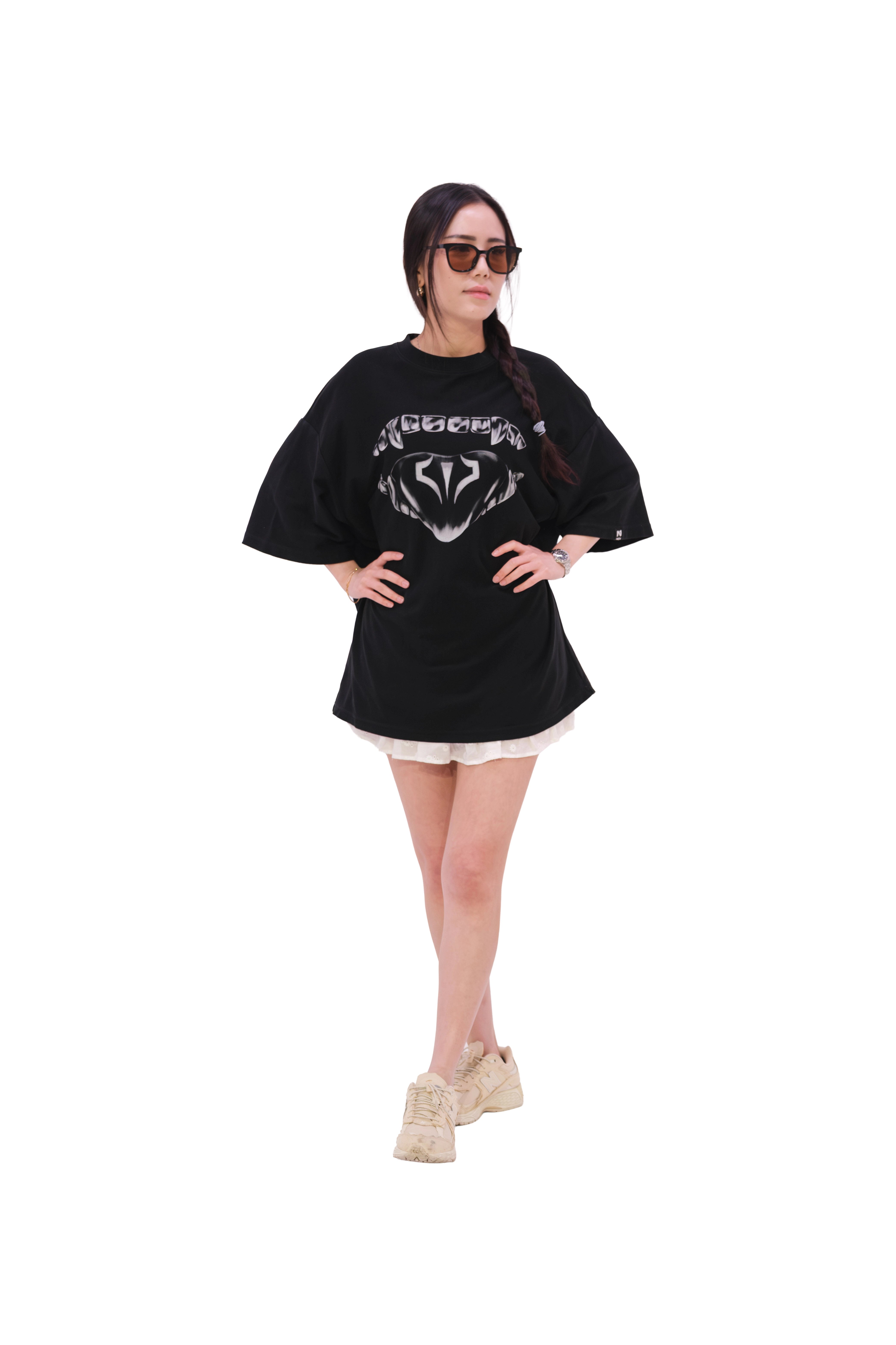 Front view of black oversized subtle anime t-shirt featuring Sukuna’s mouth motif from Jujutsu Kaisen, inspired by the curse mark on Yuji’s hand. Premium streetwear by NO1 Apparels, worn by female model.